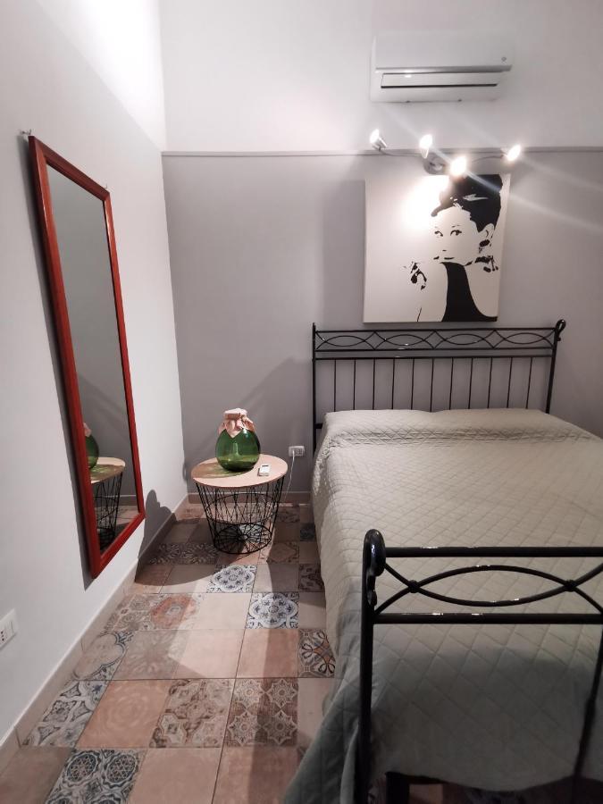 Whiteflower Apartments Бари Экстерьер фото