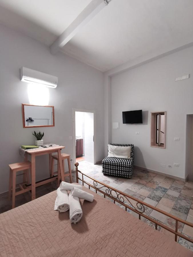 Whiteflower Apartments Бари Экстерьер фото