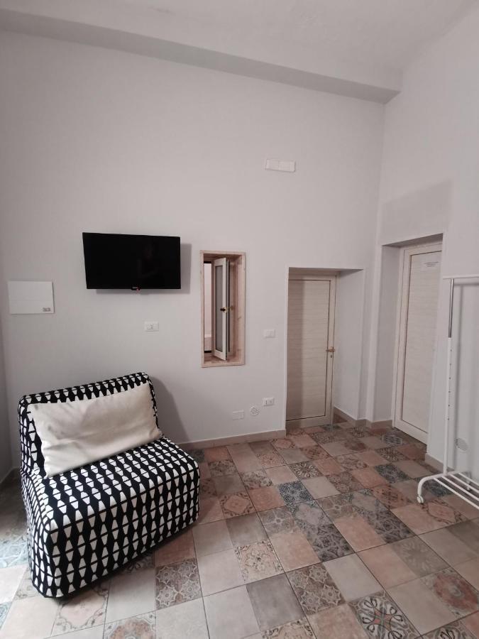 Whiteflower Apartments Бари Экстерьер фото