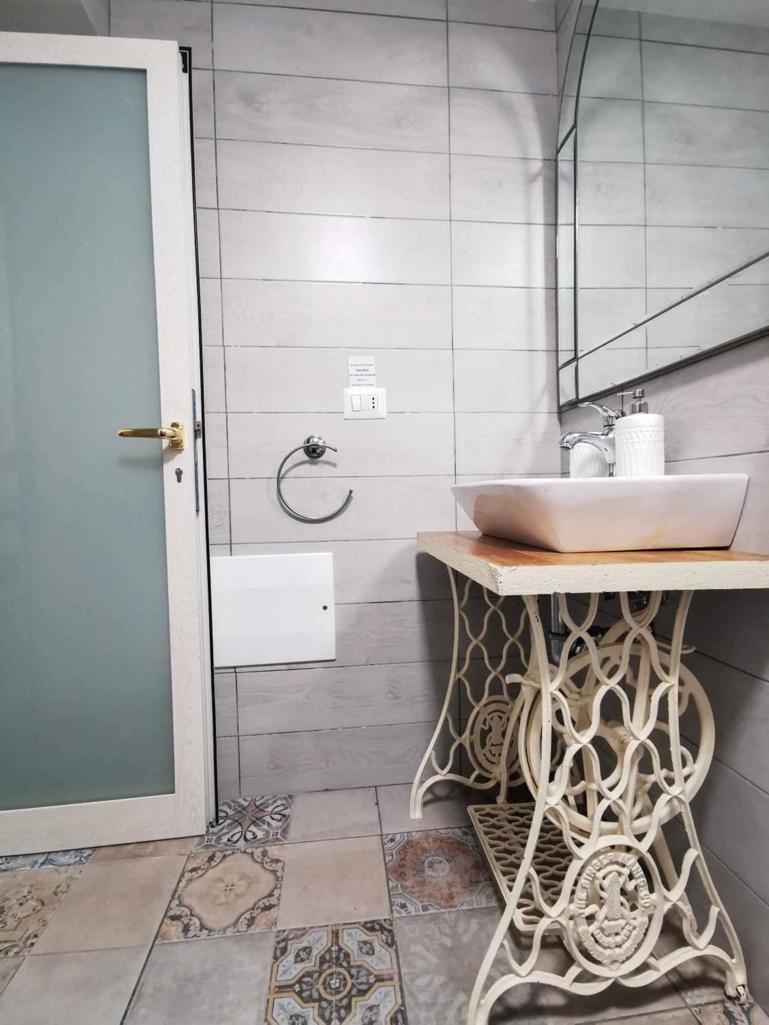 Whiteflower Apartments Бари Номер фото