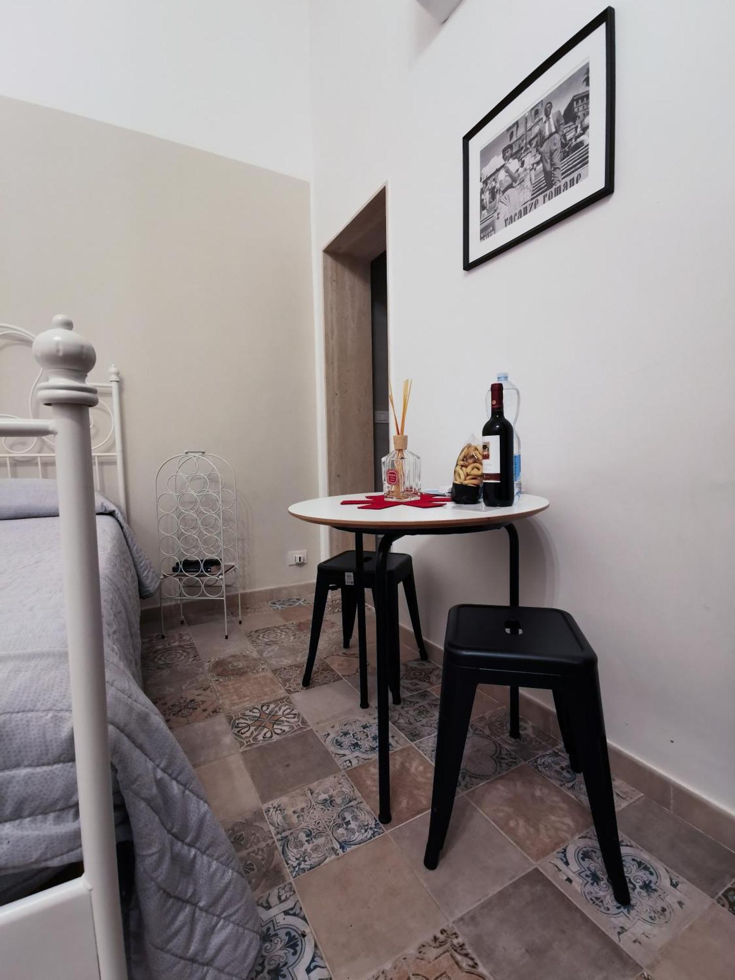 Whiteflower Apartments Бари Номер фото