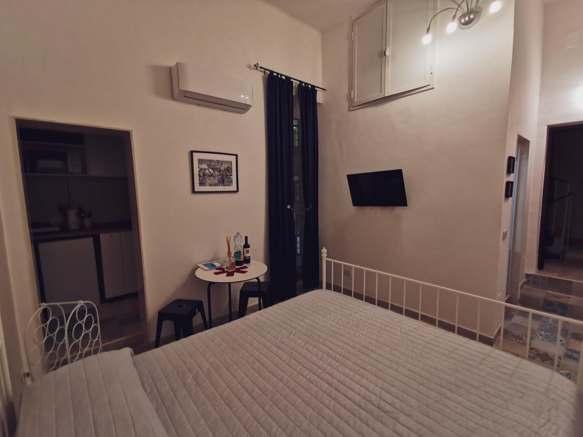 Whiteflower Apartments Бари Номер фото